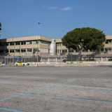 Qui infatti, in una zona che affianca �la 45� si trovano il grande complesso scolastico del Polivalente...